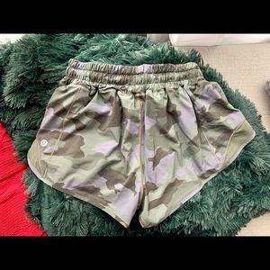 Camo Lululemon HOTTY HOT Shorts